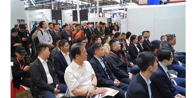 创世纪集团CCMT2024新品颁布会盛大开幕，高端五轴机床引领行业创新潮水